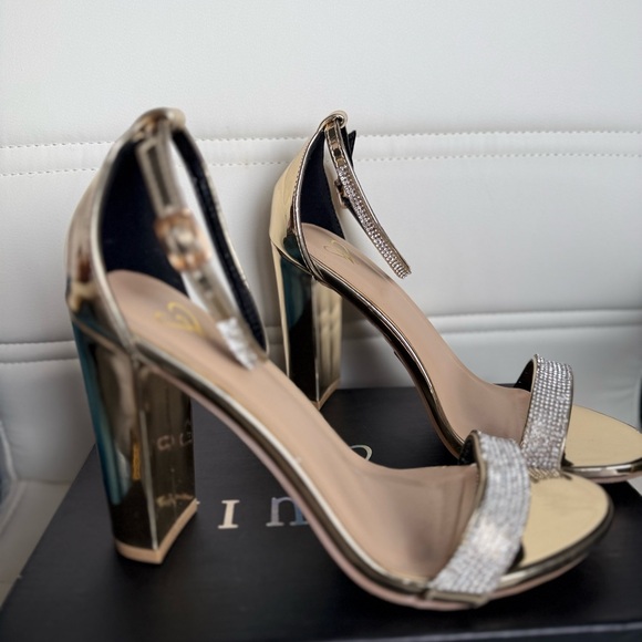 Windsor Gold Rhinestone Block Heel Sandals Size 6.5 NWT Glam Ankle Strap Heels - Picture 9 of 10